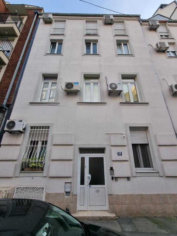 Ferienwohnung Elegant Yellow Submarine Belgrad Exterior foto