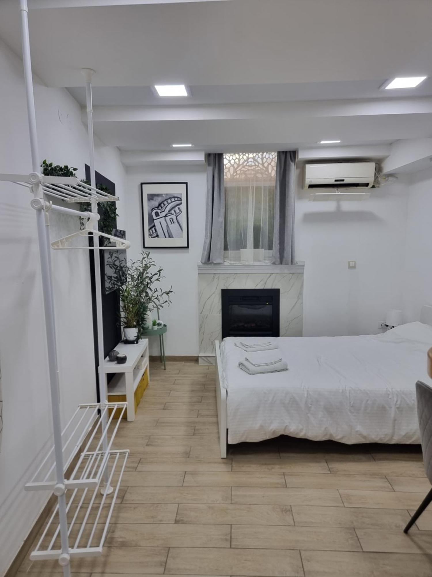 Ferienwohnung Elegant Yellow Submarine Belgrad Exterior foto
